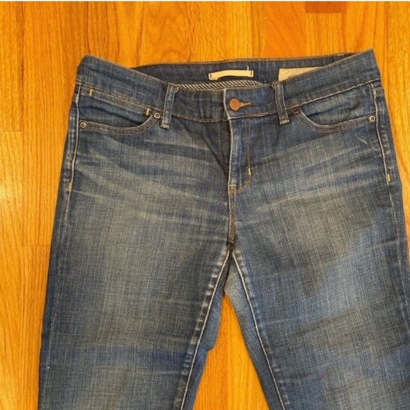 Gap Limited edition medium wash mid rise flare leg - Picture 5 of 8